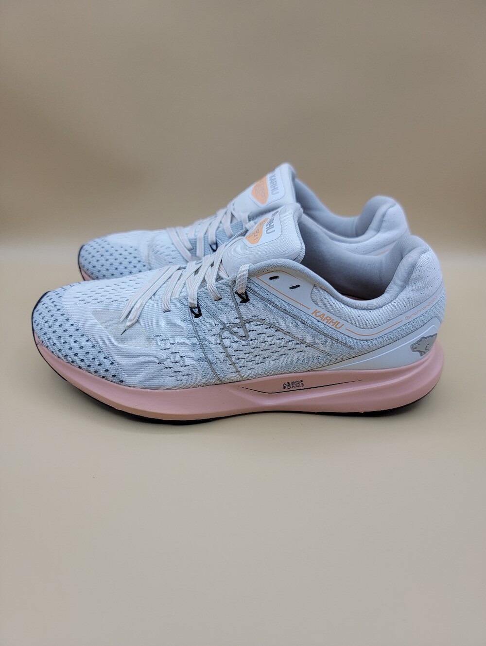 Karhu Synchron 2020 Women's Running Shoes Size 9.5 Gray Coral Pink Sole Walking